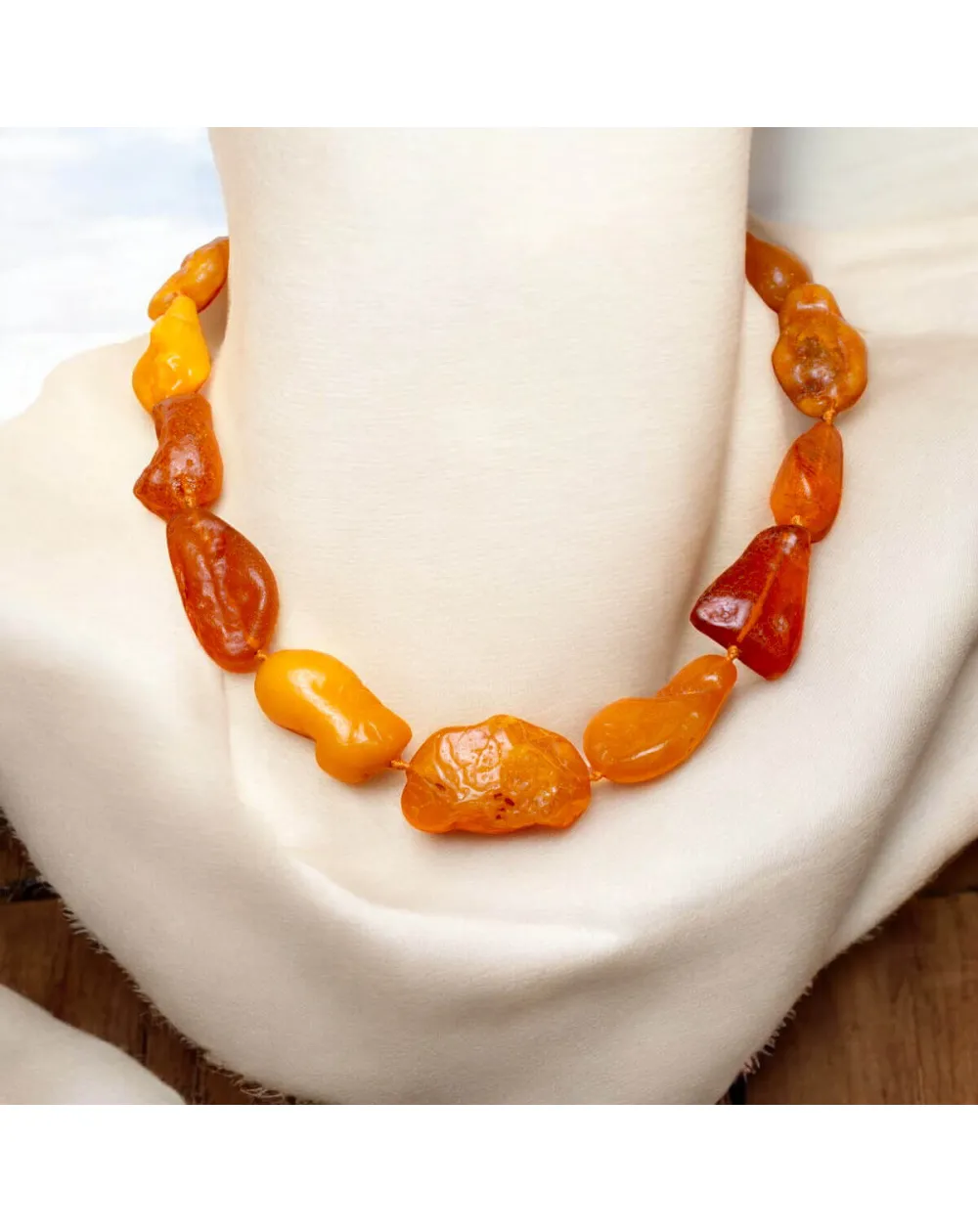 Collana in Ambra con gemme naturali grezze