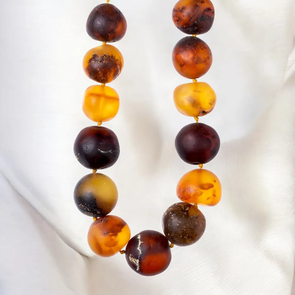 Collana in Ambra Baltica: Eleganza senza Tempo e Storia Millenaria