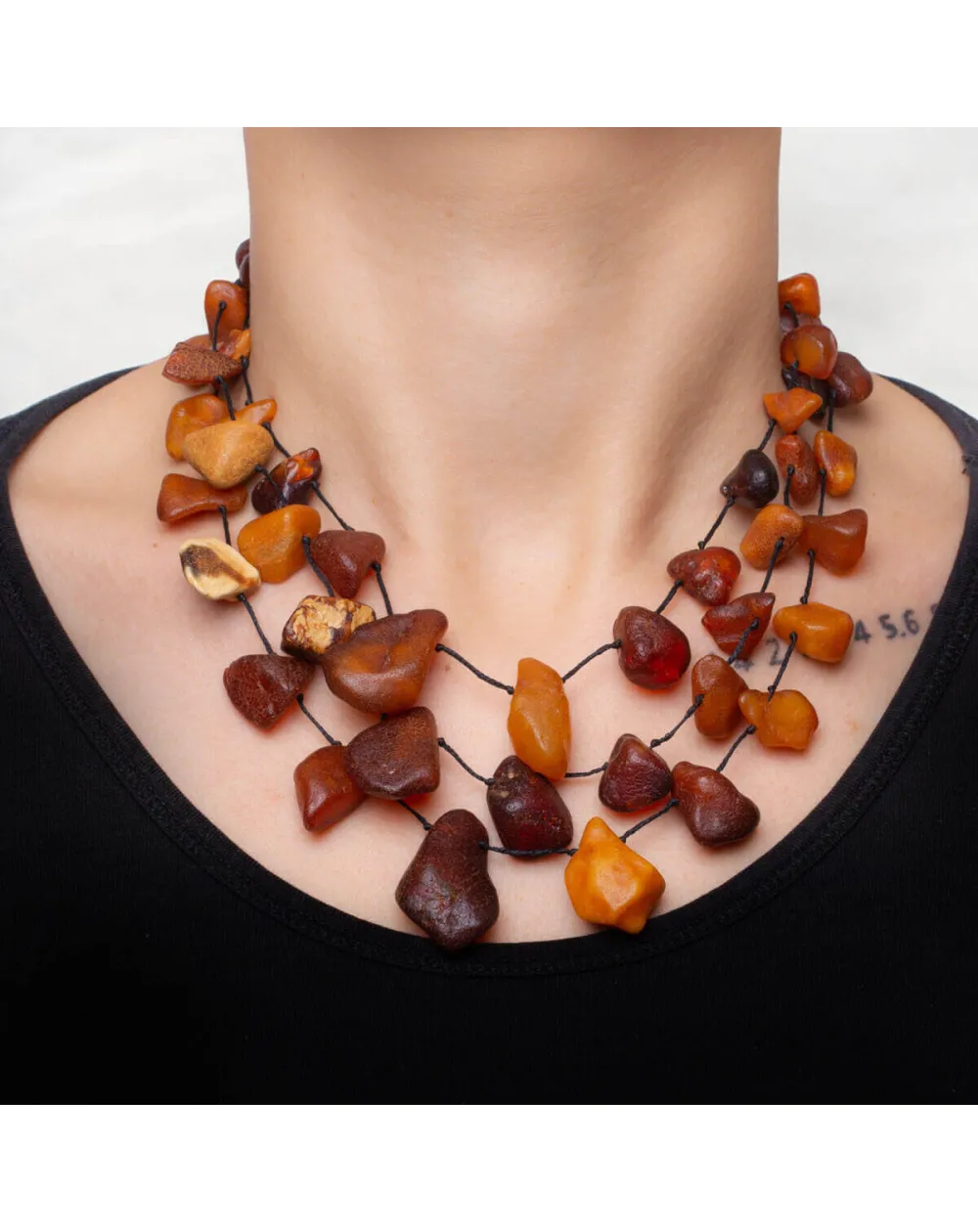 Collana di Ambra Baltica: Eleganza Naturale e Storia Millenaria.