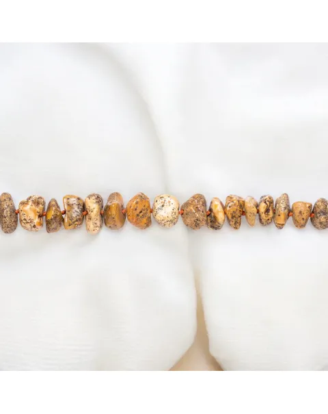 Collana di Ambra Non Lavorata: Forme Naturali e Fascino Primordiale.