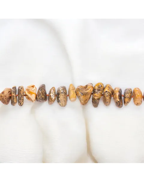 Collana di Ambra Non Lavorata: Forme Naturali e Fascino Primordiale.