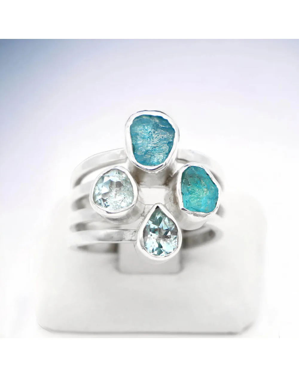 Anello con Acquamarina e Apatite Blue