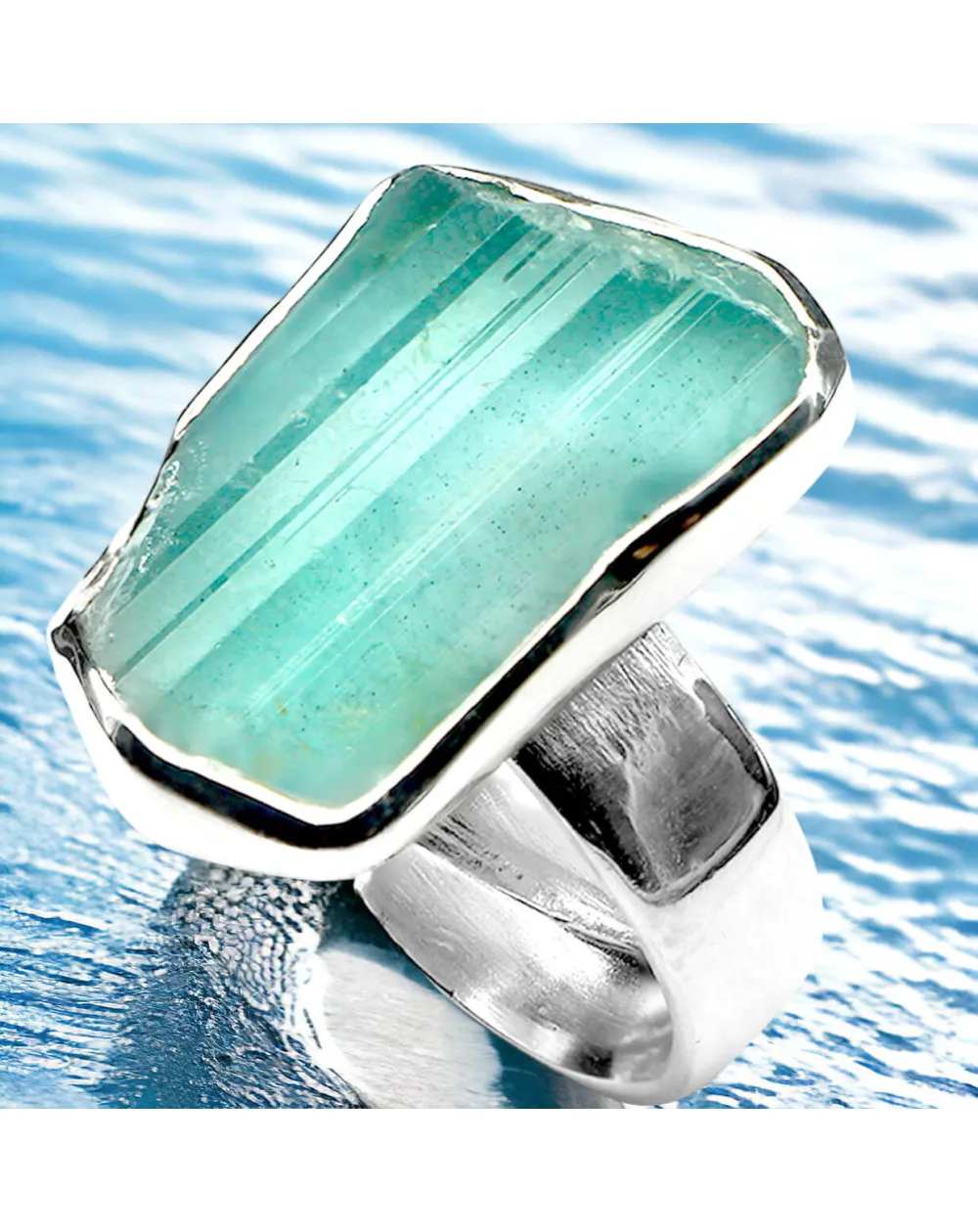 Anello in Argento con Acquamarina Naturale.