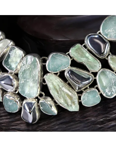 Fantastico Collare in Acquamarina e Ematite Naturale.