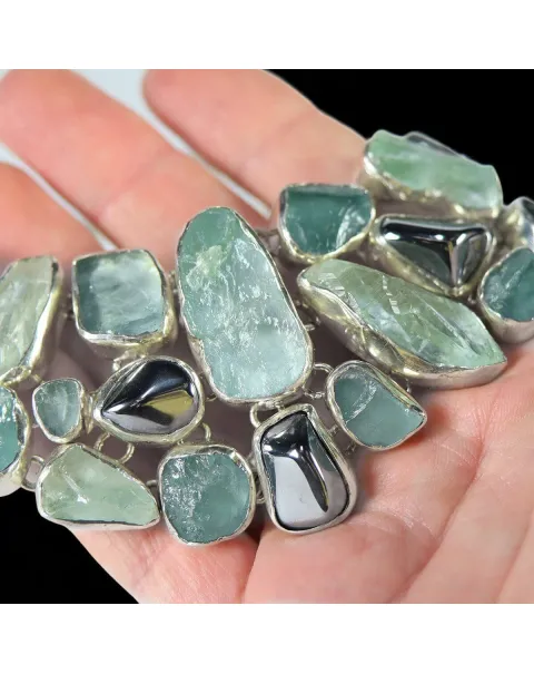 Fantastico Collare in Acquamarina e Ematite Naturale.