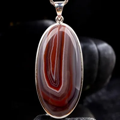 Ciondolo in Argento con Cabochon di Agata Rossa.
