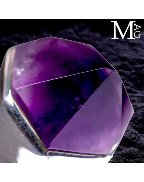 Anello in argento 925 con ametista boliviana esagonale.