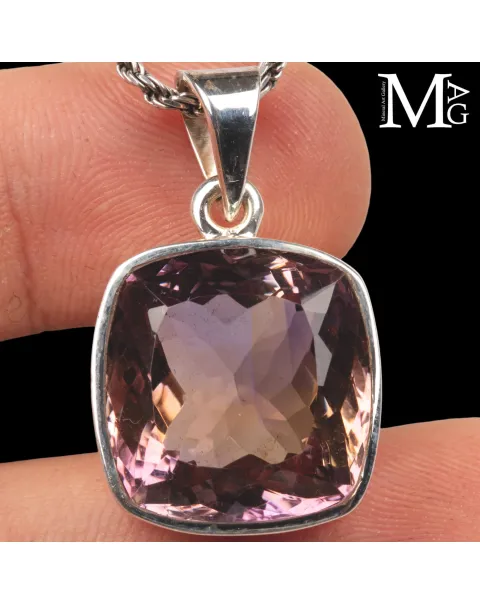 Ciondolo in argento con ametrino taglio cushion