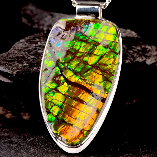 Ciondolo in Argento con Ammolite Fossile.