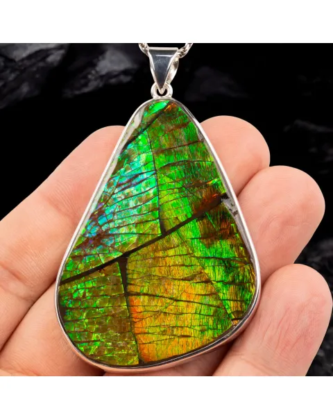 Gioiello Esclusivo in Argento con Ammolite.