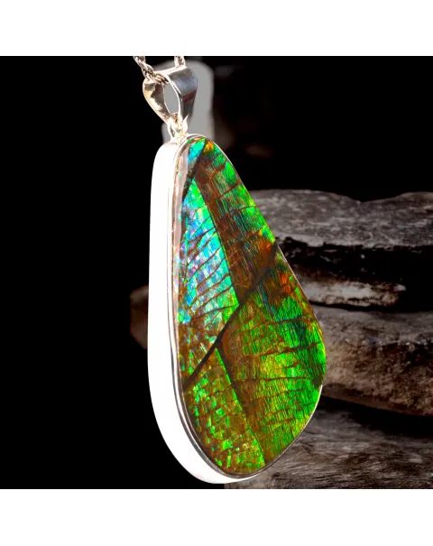 Gioiello Esclusivo in Argento con Ammolite.