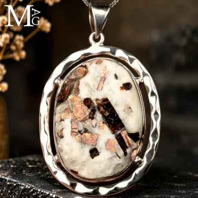 Ciondolo in Argento con Astrophyllite Naturale.