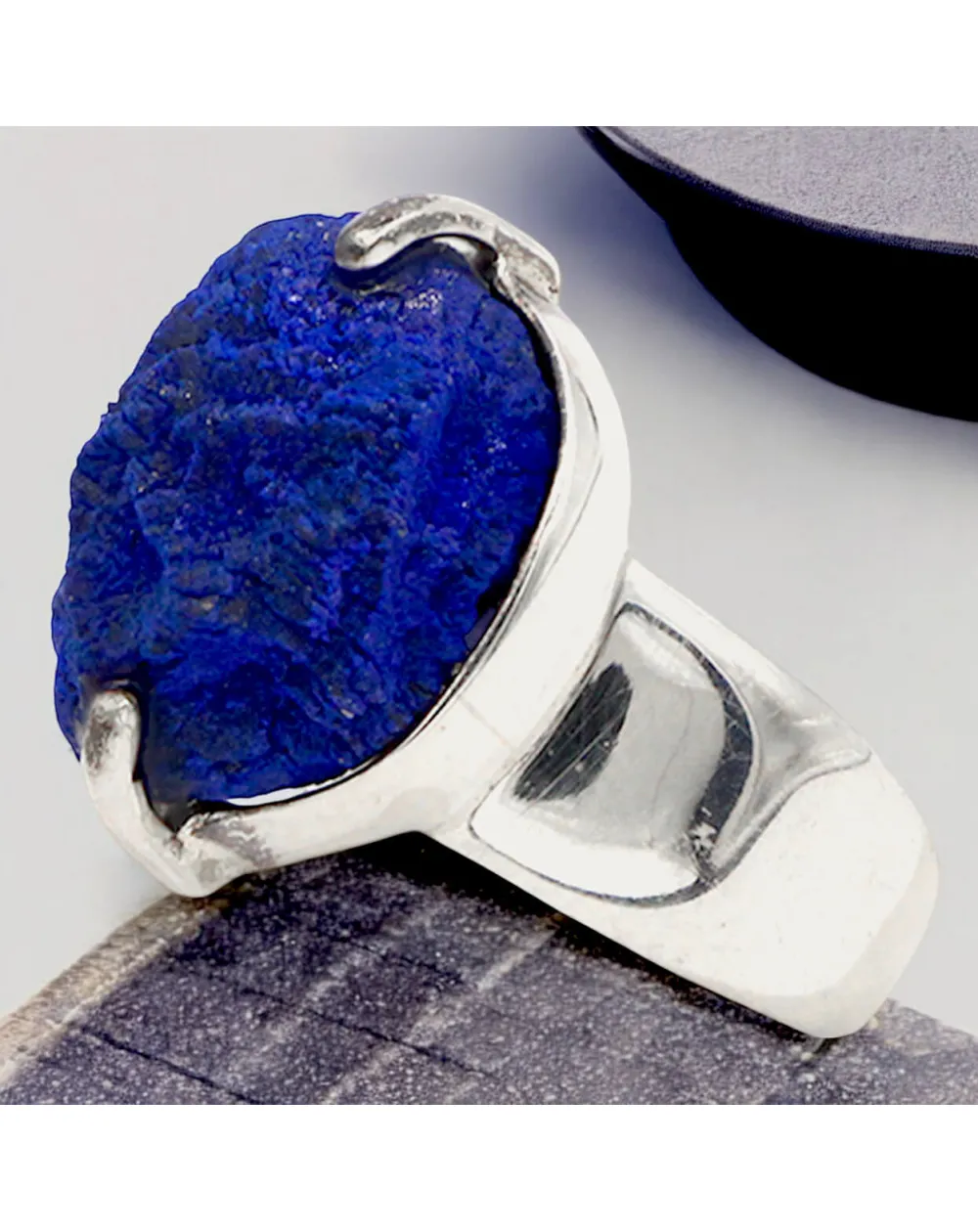 Anello in Argento con Azzurrite Naturale dei Monti Urali.