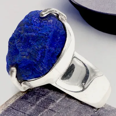 Anello in Argento con Azzurrite Naturale dei Monti Urali.
