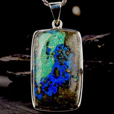 Ciondolo con Azzurrite e Inclusioni di Crisocolla.