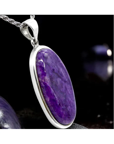 Ciondolo in Argento con Cabochon di Charoite dei Monti Urali.