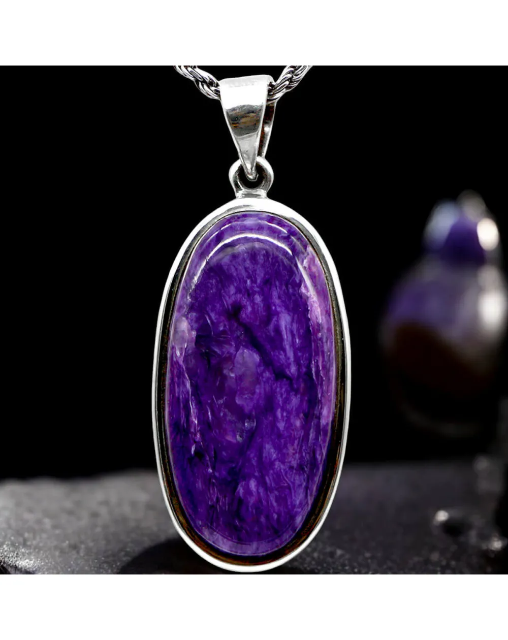 Ciondolo in Argento con Cabochon di Charoite dei Monti Urali.