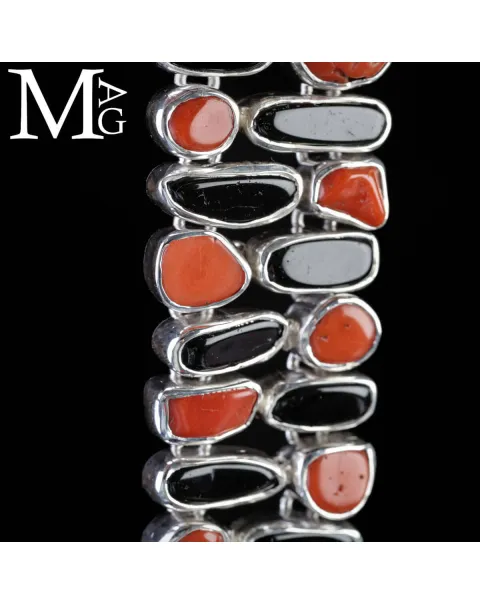 Bracciale Corallo e Tormalina – Geometrie Arcaiche.