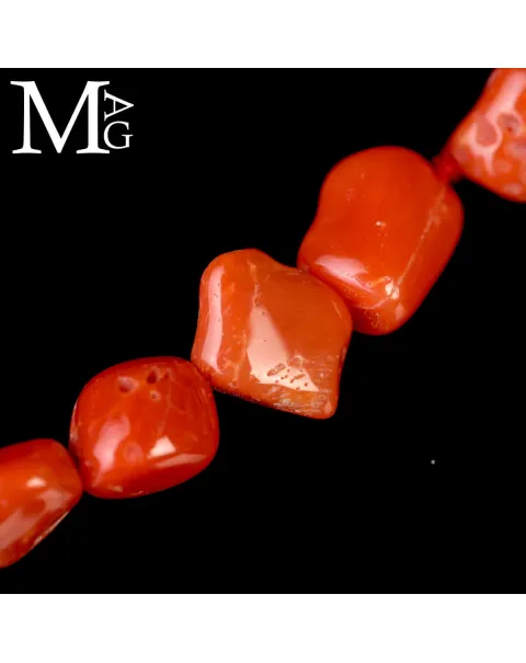 Corallo Rosso di Alghero: Una Collana dalla Bellezza Sarda
