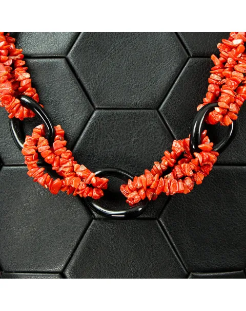 Collana in Corallo Rosso Mediterraneo e Onice Nero – Design a Catena.