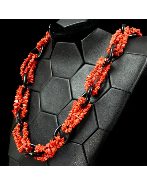 Collana in Corallo Rosso Mediterraneo e Onice Nero – Design a Catena.