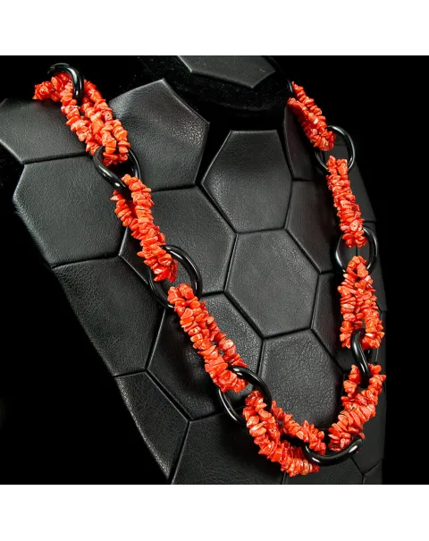 Collana in Corallo Rosso Mediterraneo e Onice Nero – Design a Catena.