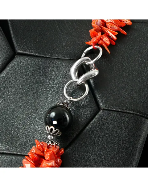Collana in Corallo Rosso, Onice Nero e Argento.