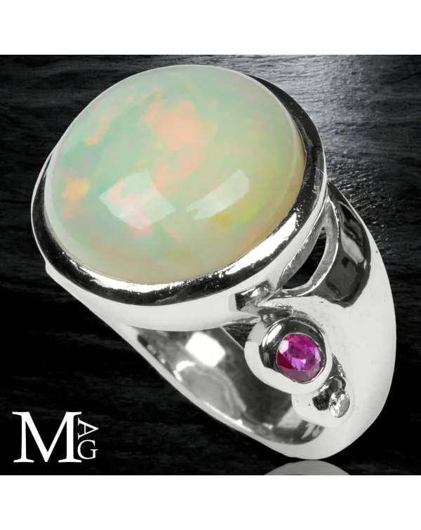Anello in Argento con Grande Opale di Welo, Rubino...