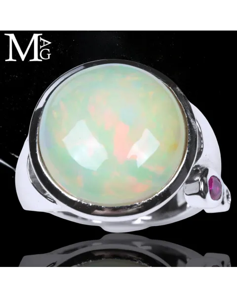 Anello in Argento con Grande Opale di Welo, Rubino e Diamantino.