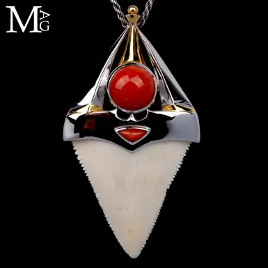 Pendente Unisex in Argento con Dente Naturale di G...