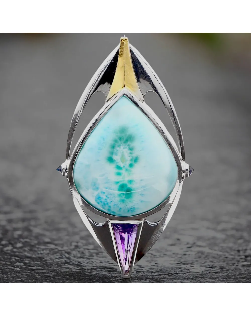 Ciondolo in Argento con Larimar, Ametista e Zaffiri Blu – Un Capolavoro di Design.