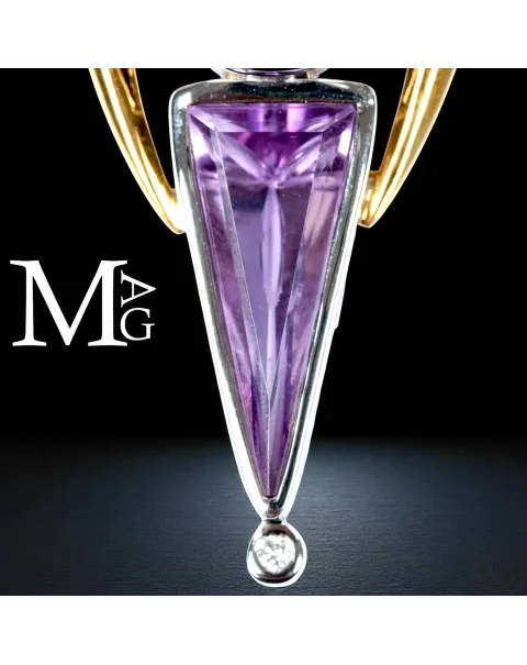 Collier con opale, ametista, smeraldo e diamante – ali in madreperla
