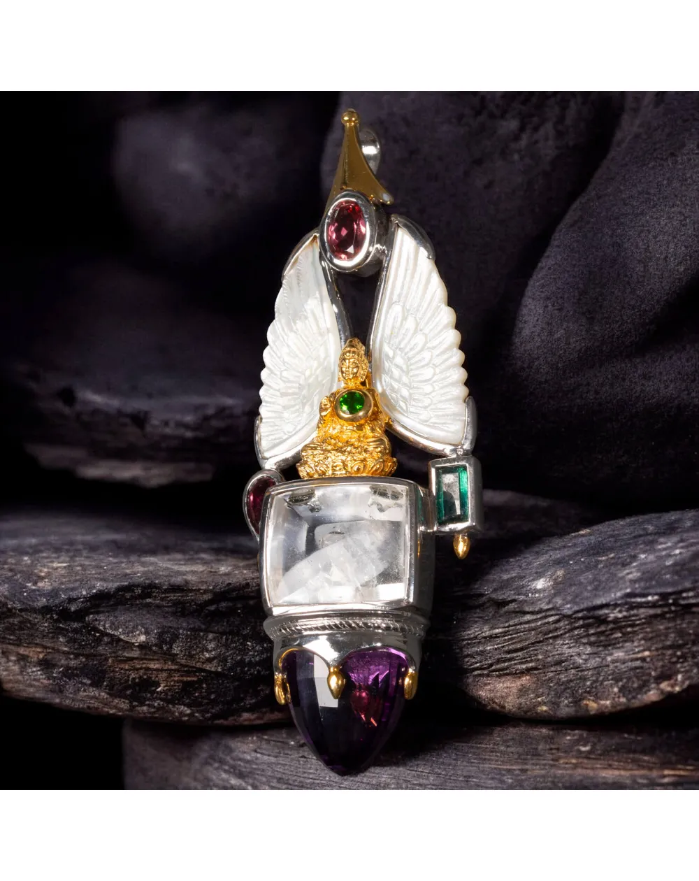 Amuleto Divino in Argento e Oro con Gemme Preziose e Icona del Buddha.