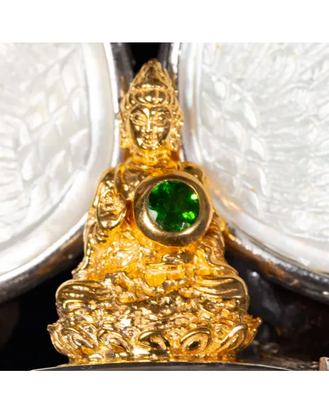 Amuleto Divino in Argento e Oro con Gemme Preziose e Icona del Buddha.