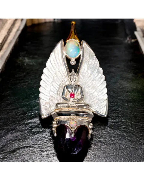Gioiello Buddha: Argento e Oro con Opali, Rubino e Ametista.