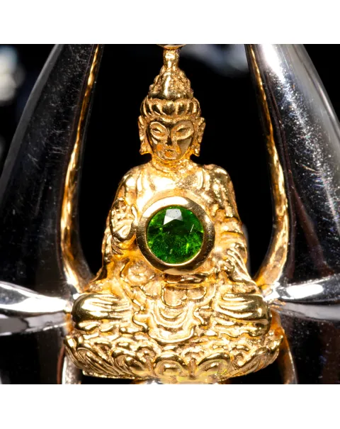 Ciondolo Buddha: Oro e Argento con Gemme Rare e Preziose.