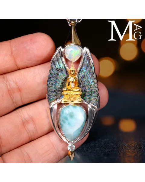 Gioiello in Argento con Buddha, Larimar, Opale, Paua Shell e Diamantino.