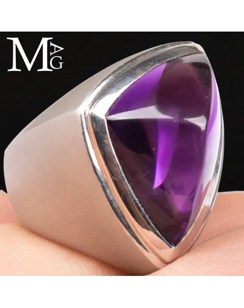 Elegante Anello in Argento con Ametista Boliviana.