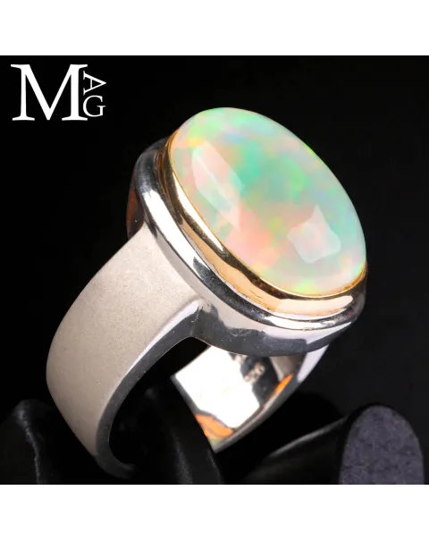 Anello "Fuoco d’Etere" Argento, oro, opale.