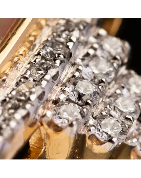 Esclusivo Anello: Opale Nero e Diamanti.