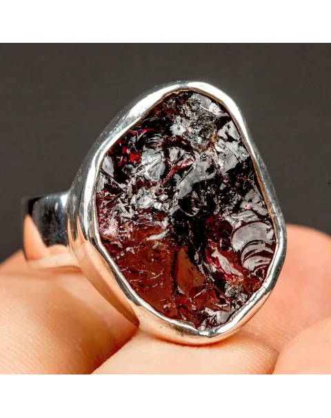 Anello con Granato.