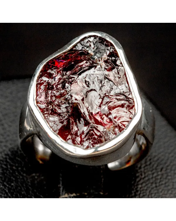 Anello con Granato.