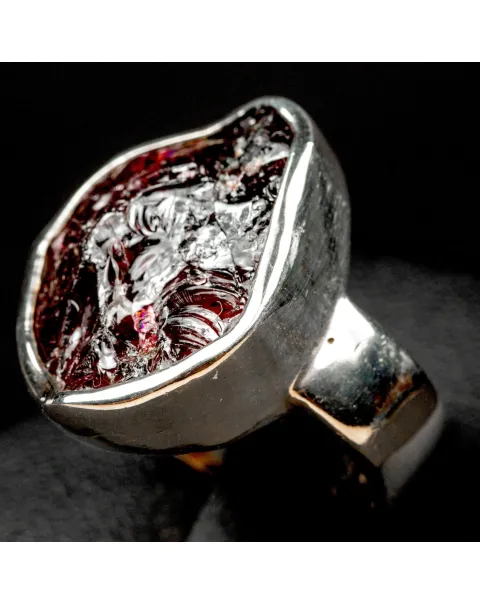Anello con Granato.