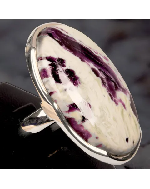 Anello in Argento con Kammererite Ovale.