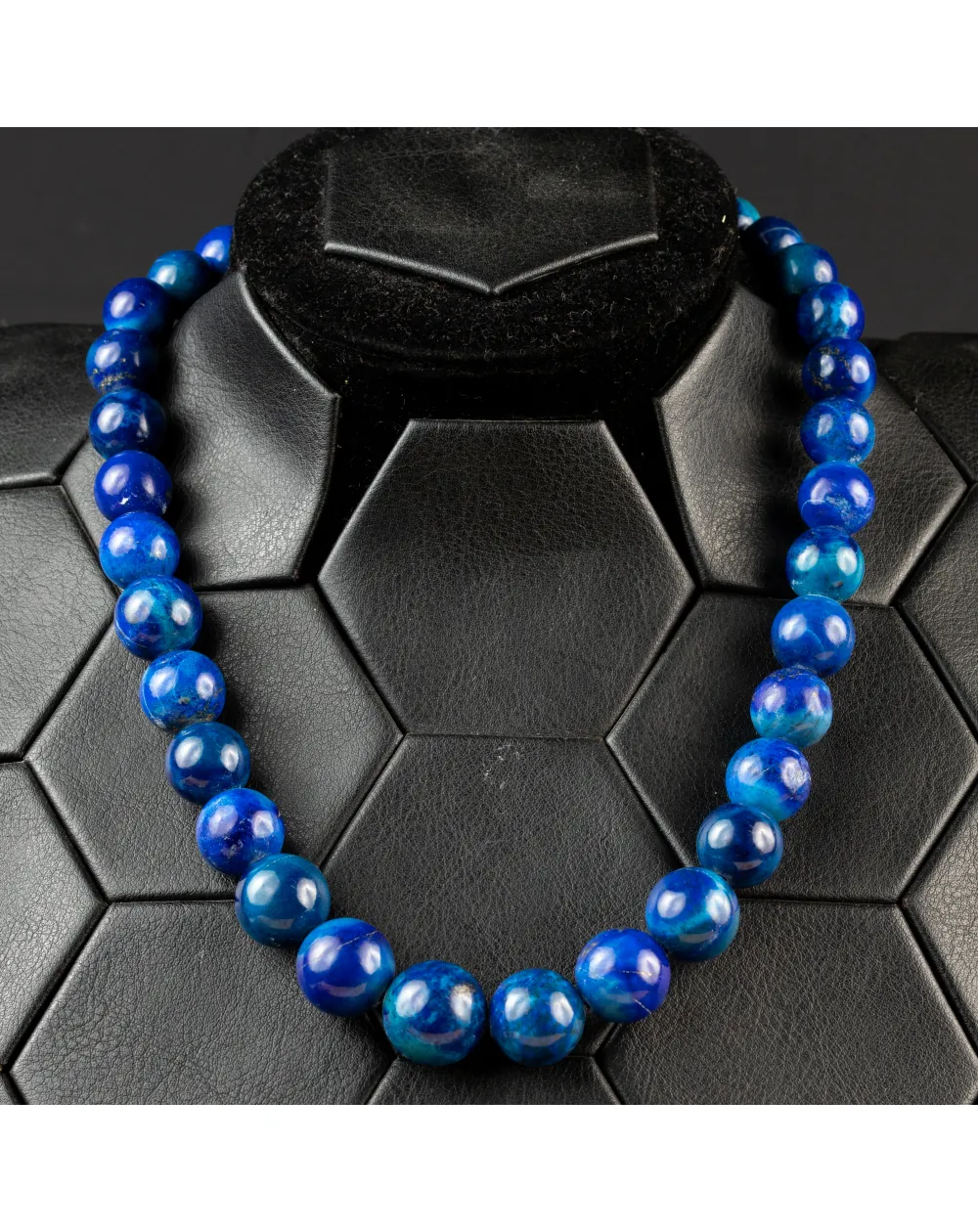 Collana in Lapislazzuli: Eleganza Blu e Connessione Spirituale.