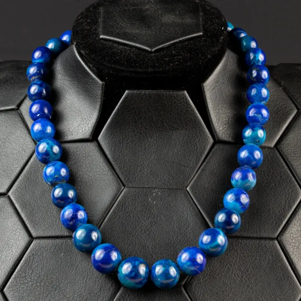 Collana in Lapislazzuli: Eleganza Blu e Connessione Spirituale.