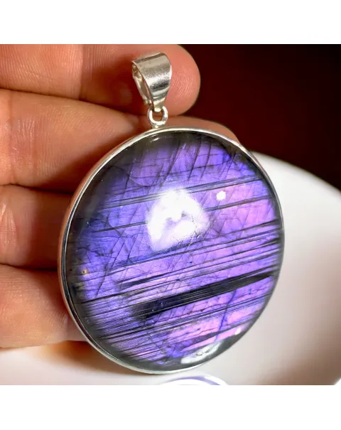 Pendente in Labradorite con Riflessi Viola