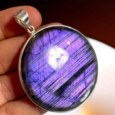 Pendente in Labradorite con Riflessi Viola