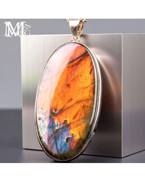 Ciondolo in Argento con Labradorite di Prima Scelta