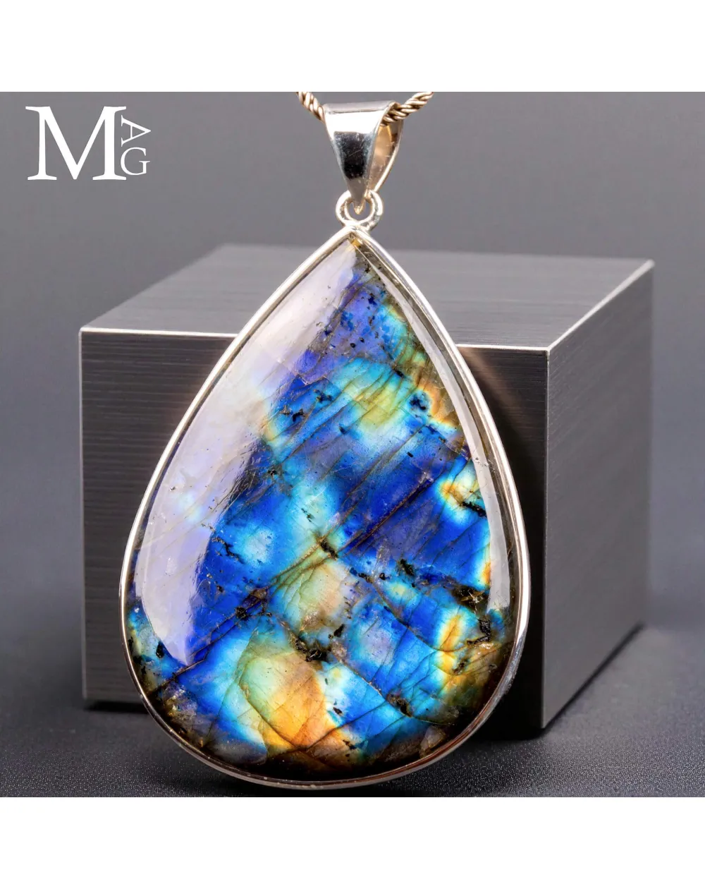 Ciondolo in Argento con Labradorite Blu Dorata.